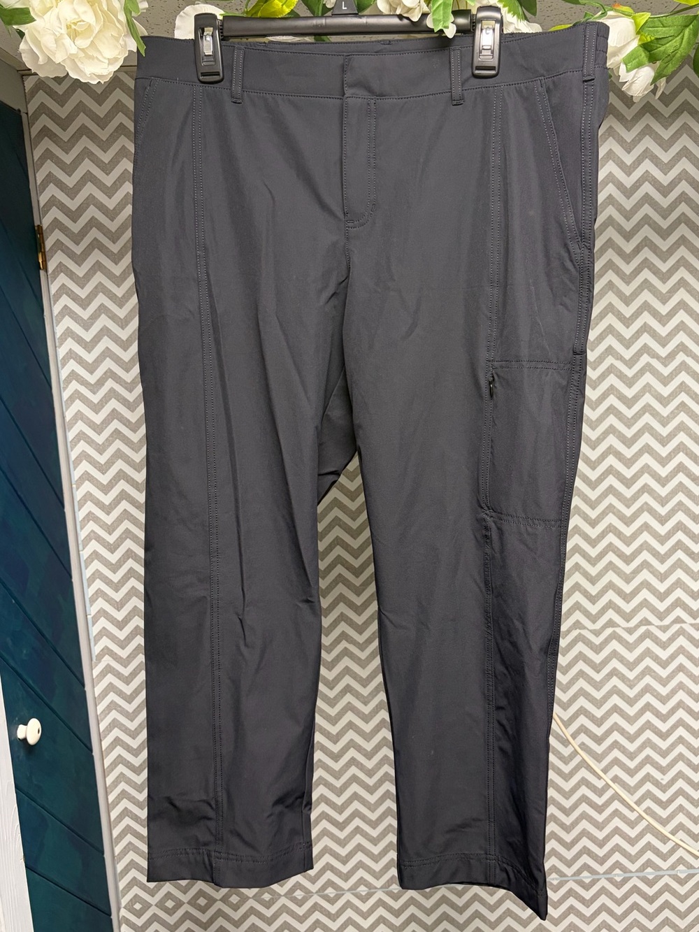 Kirkland Black Cropped Travel Cargo Pants New without tags